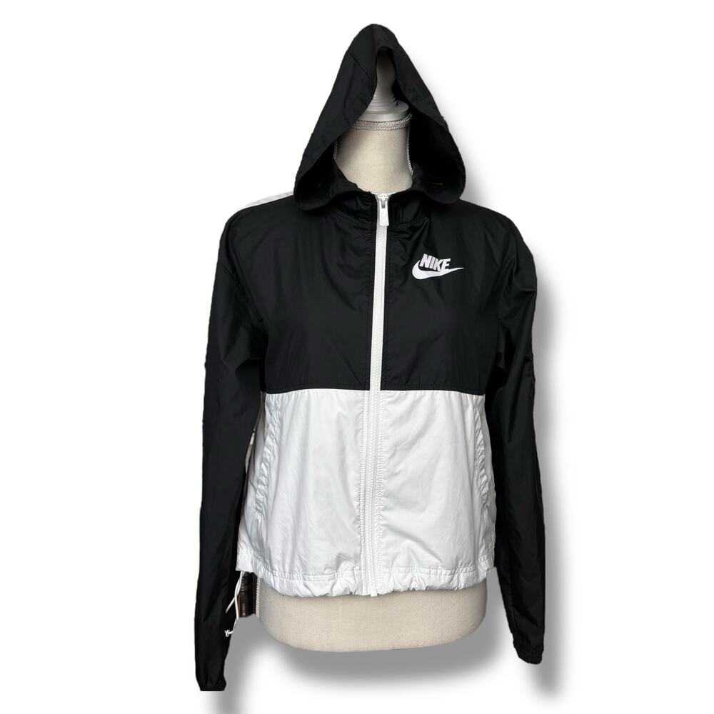 NIKE Woman's XS Jacket Black & White with Full Zip